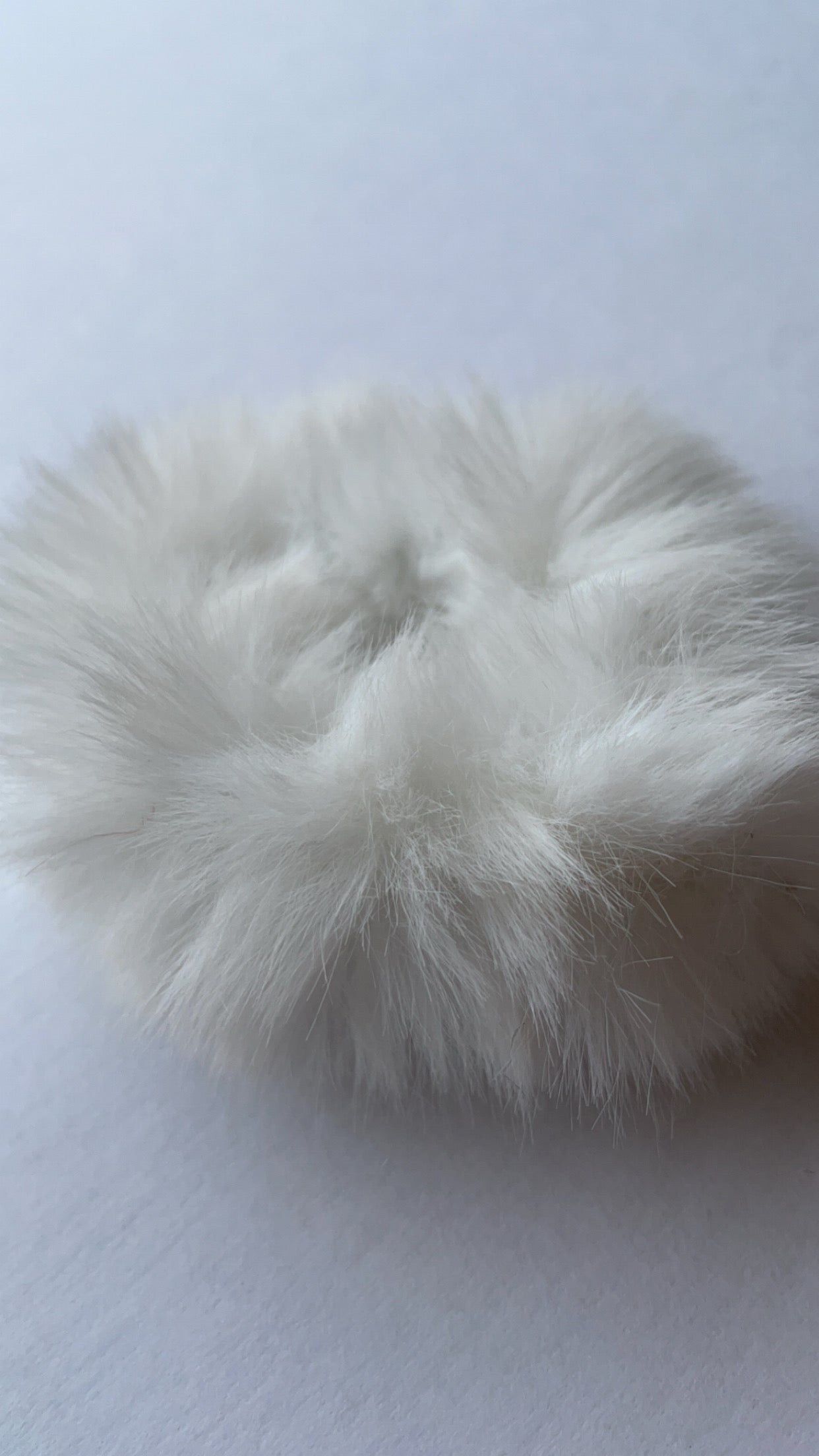 Knotband Fluffy Wit