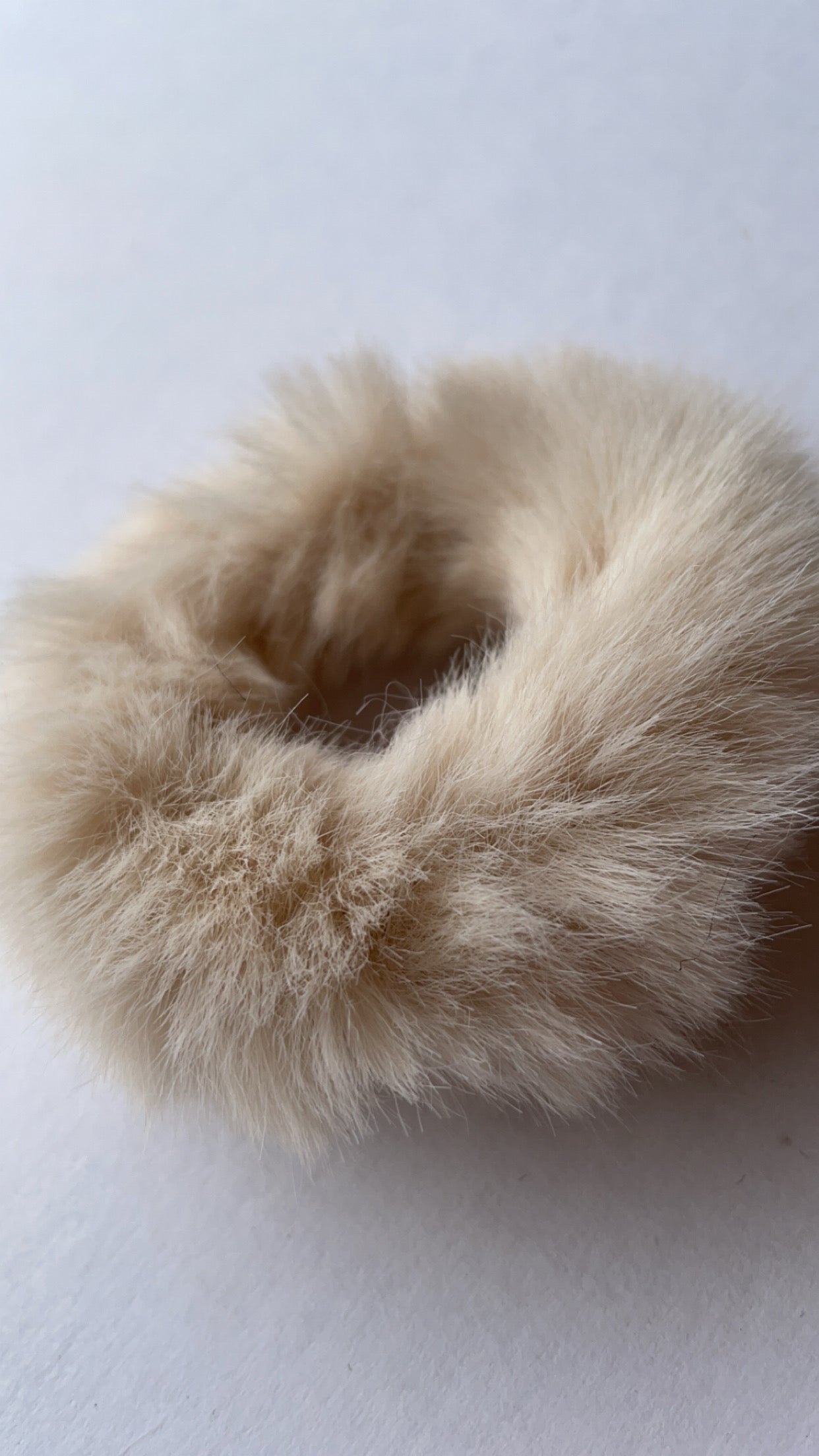 Knotband Fluffy Beige