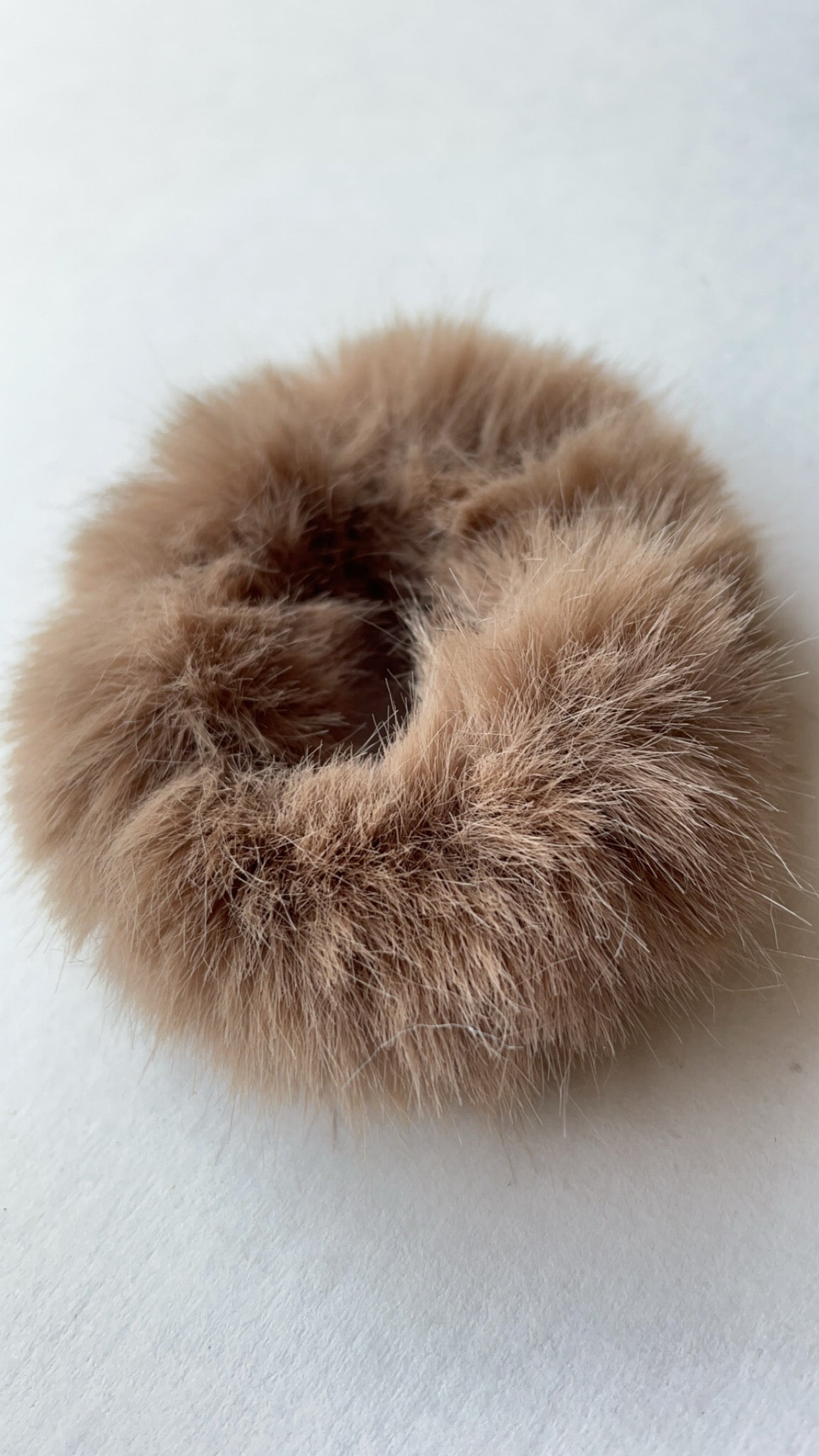 Knotband Fluffy Bruin