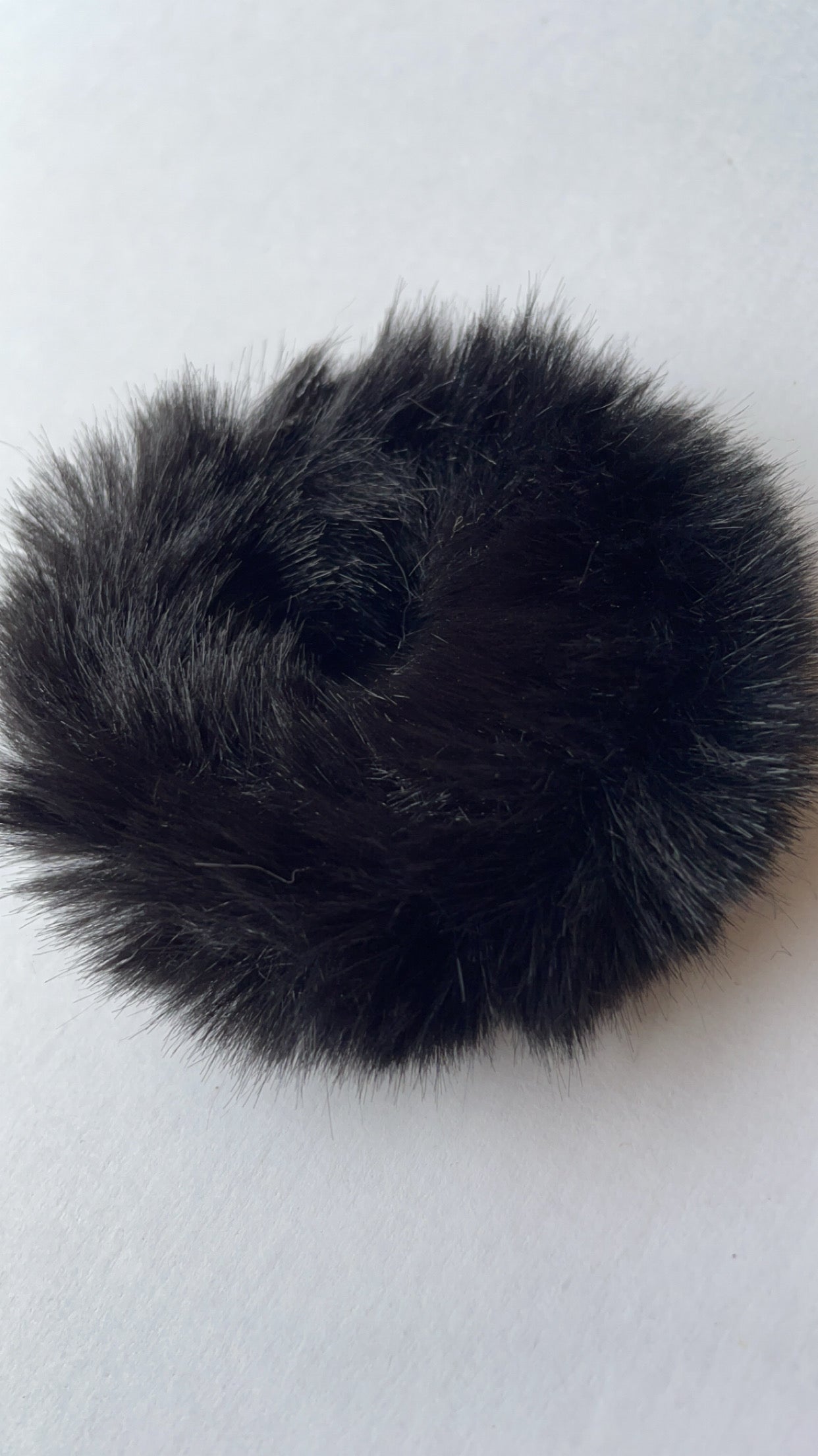 Knotband Fluffy Zwart