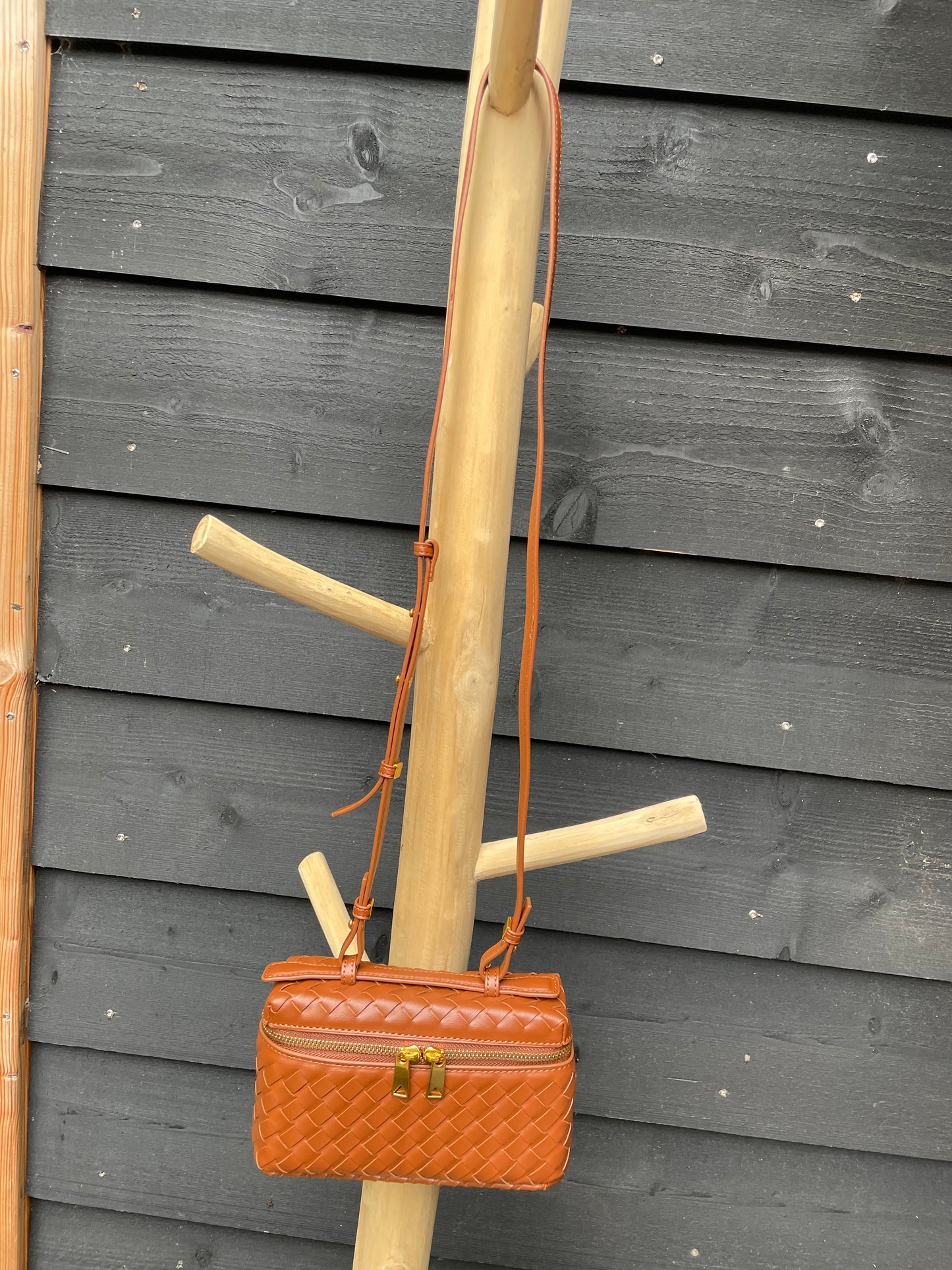 Gevlochten crossbody Cognac