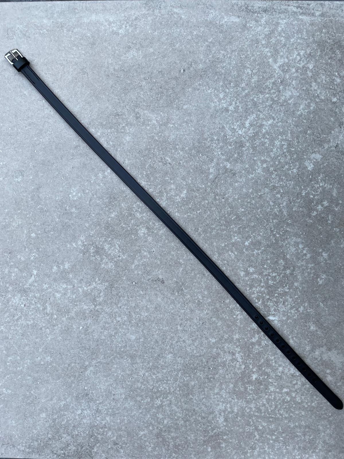 Sperriem zwart, Zilvere gesp