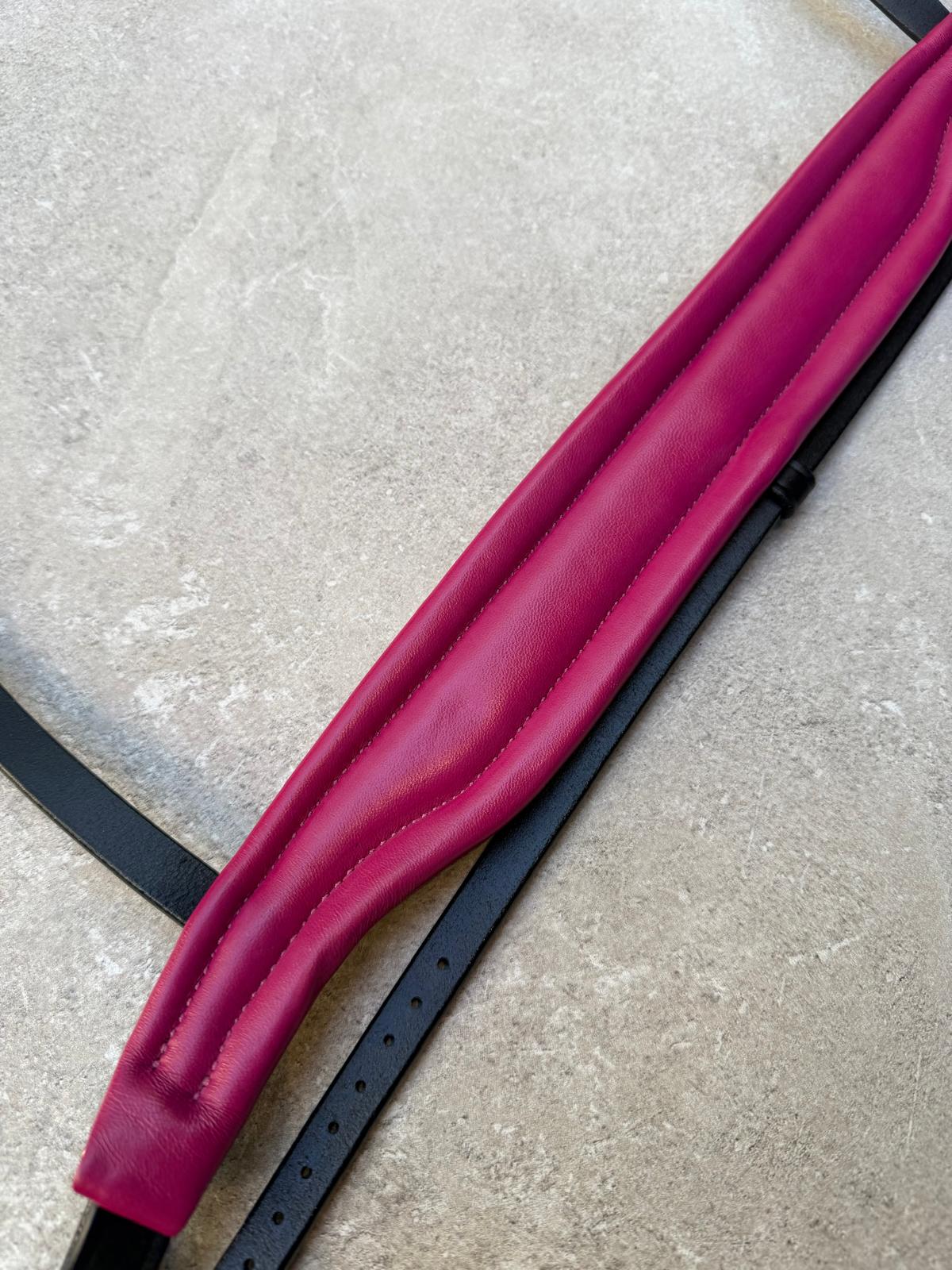 Neusriem Rocktrim Hot Pink onderlegd, Zwart rocktrim, Mat leer
