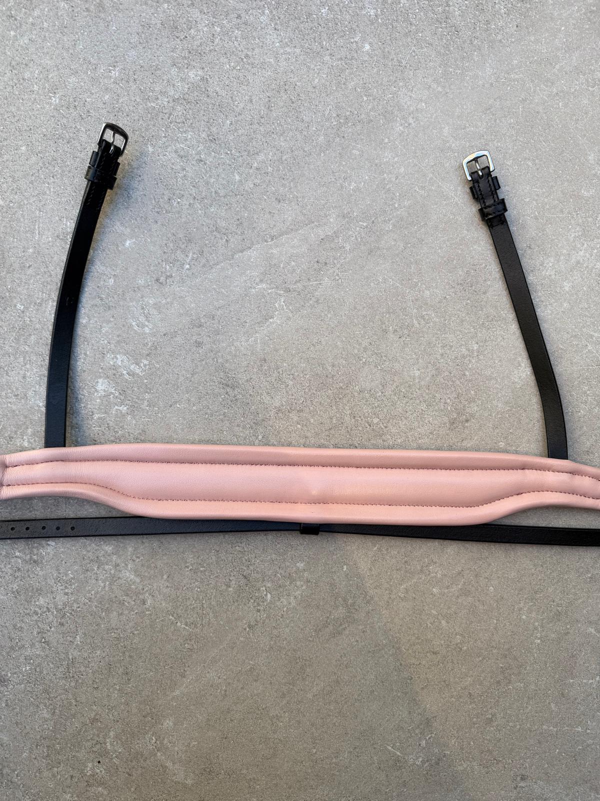Neusriem Rocktrim Roze onderlegd, Zwart rocktrim, Lak leer