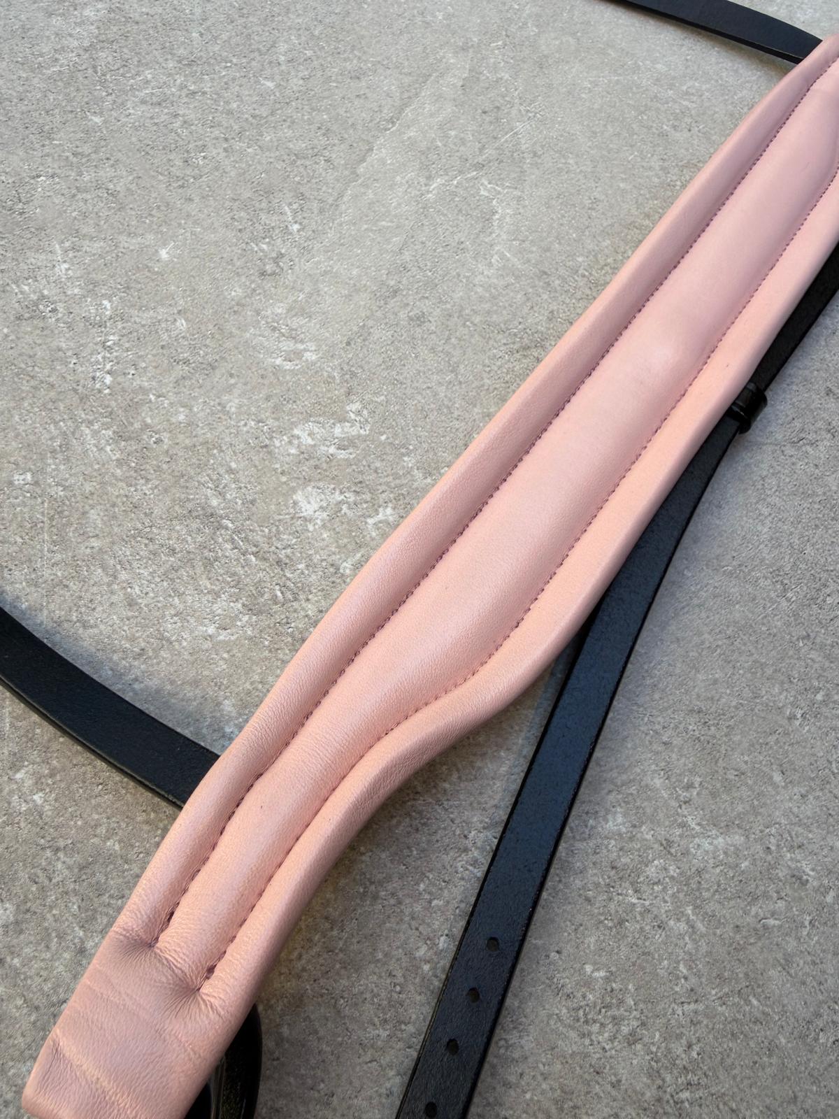 Neusriem Rocktrim Roze onderlegd, Zwart rocktrim, Lak leer