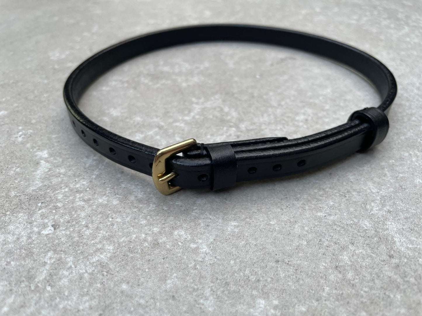 Sperriem zwart, Goude gesp