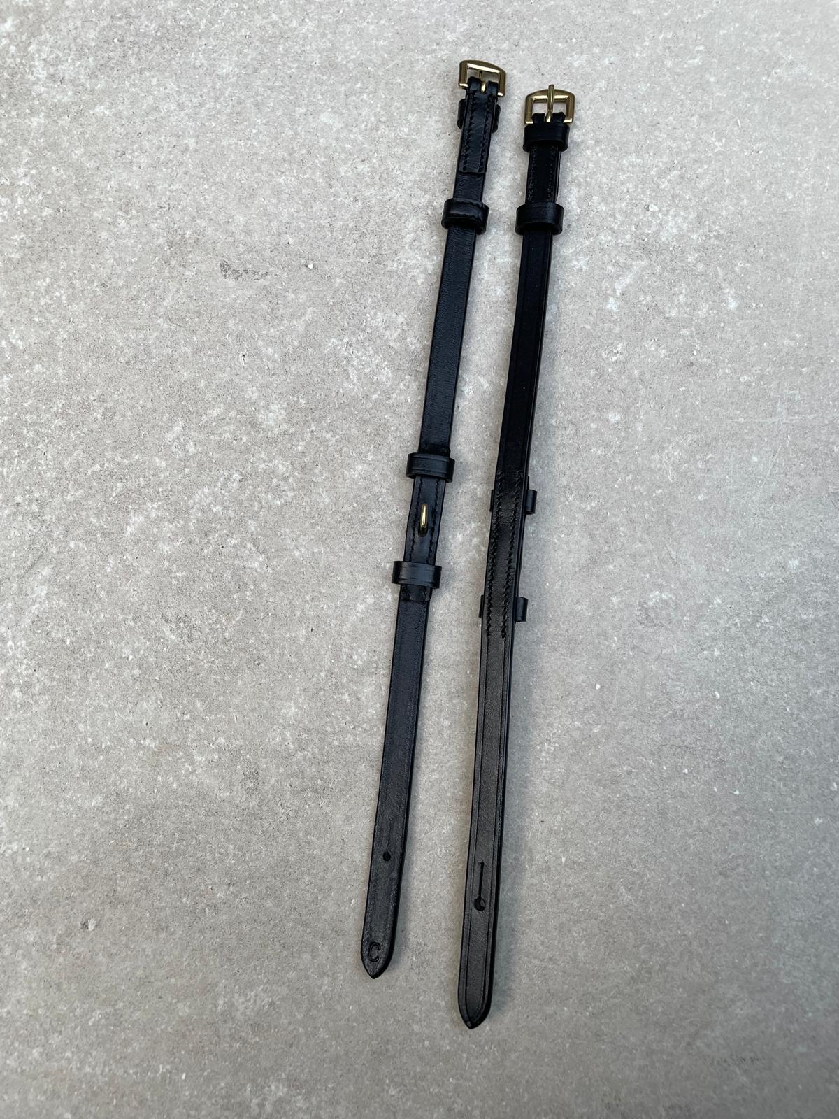 Bakstukken zwart, Goude gesp