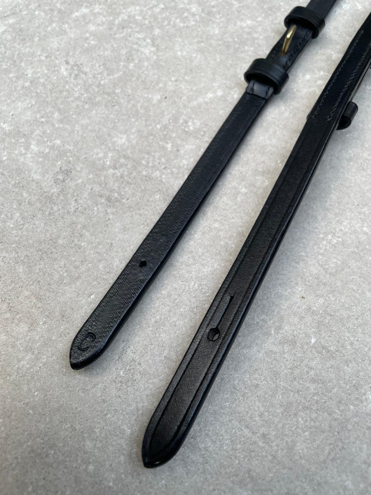 Bakstukken zwart, Goude gesp