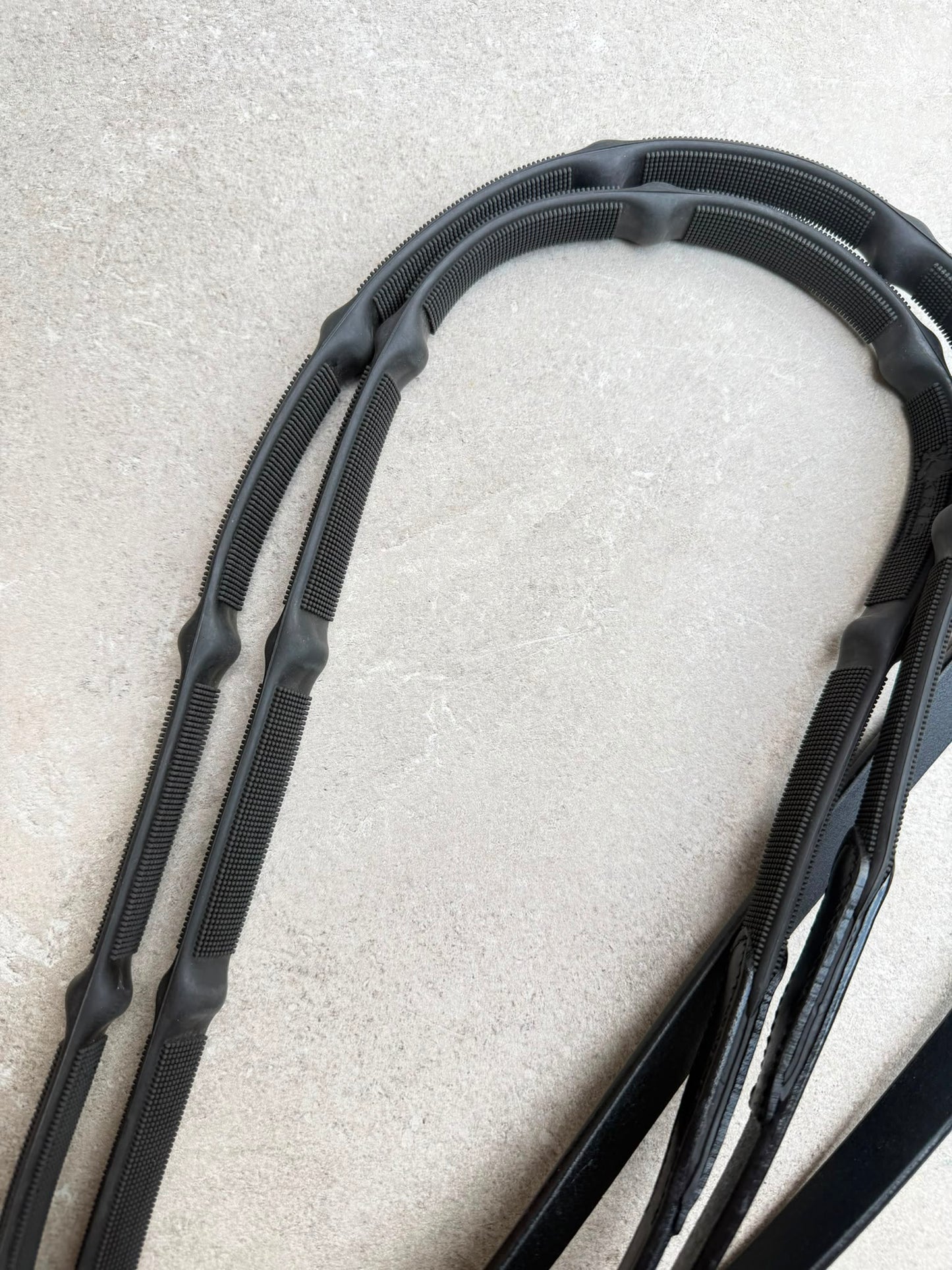 Teugels rubber grip ingewerkte stop zwart, Goude gesp