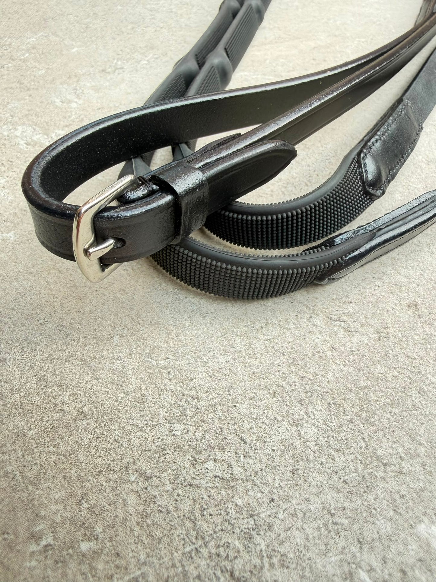 Teugels rubber grip ingewerkte stop zwart, Goude gesp