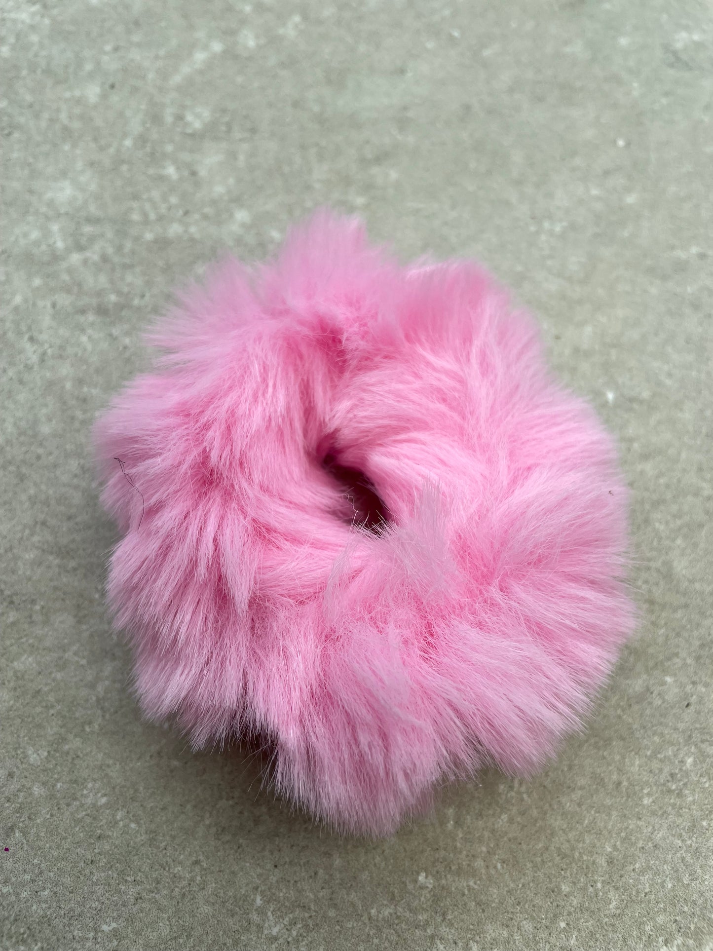 Knotband Fluffy Roze