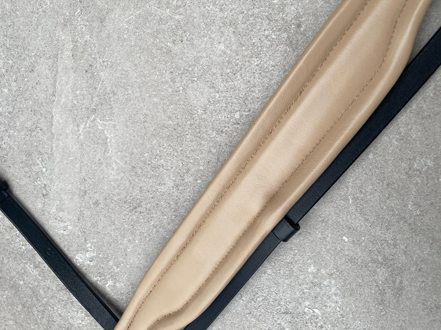 Neusriem Rocktrim Creme onderlegd, Goud rocktrim, Lak leer