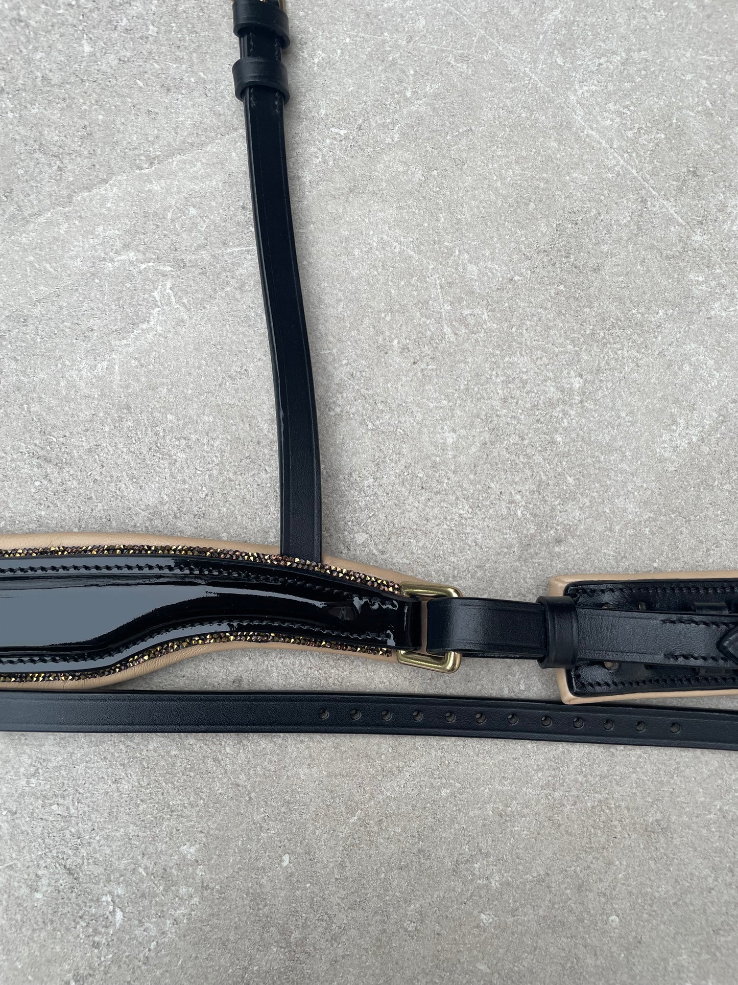 Neusriem Rocktrim Creme onderlegd, Goud rocktrim, Lak leer