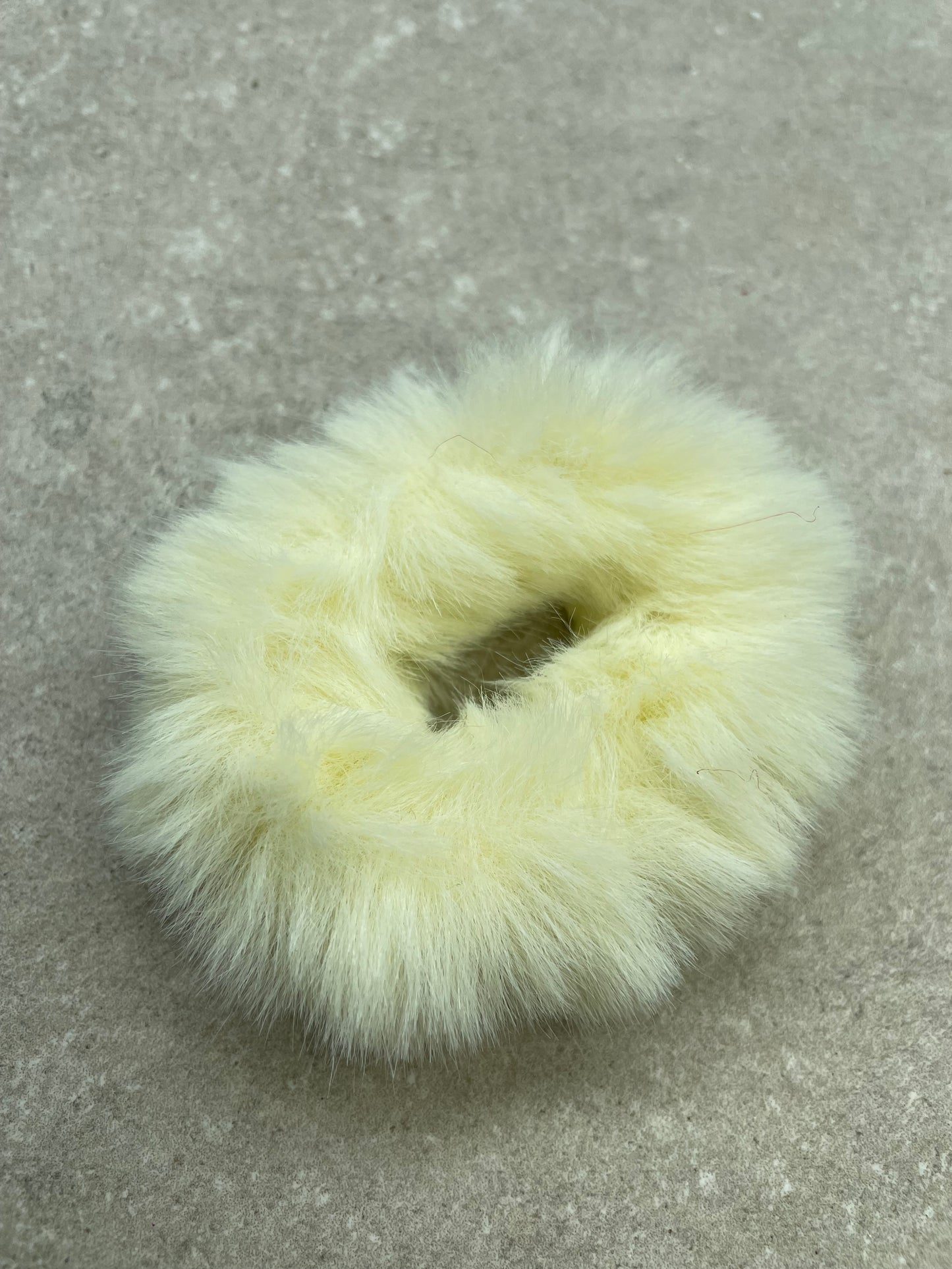 Knotband Fluffy Lichtgeel