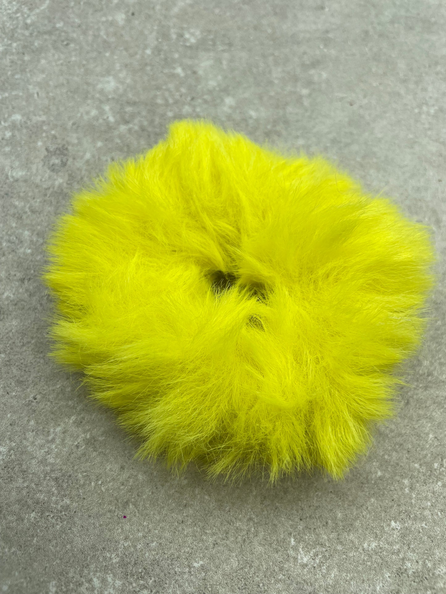 Knotband Fluffy Geel