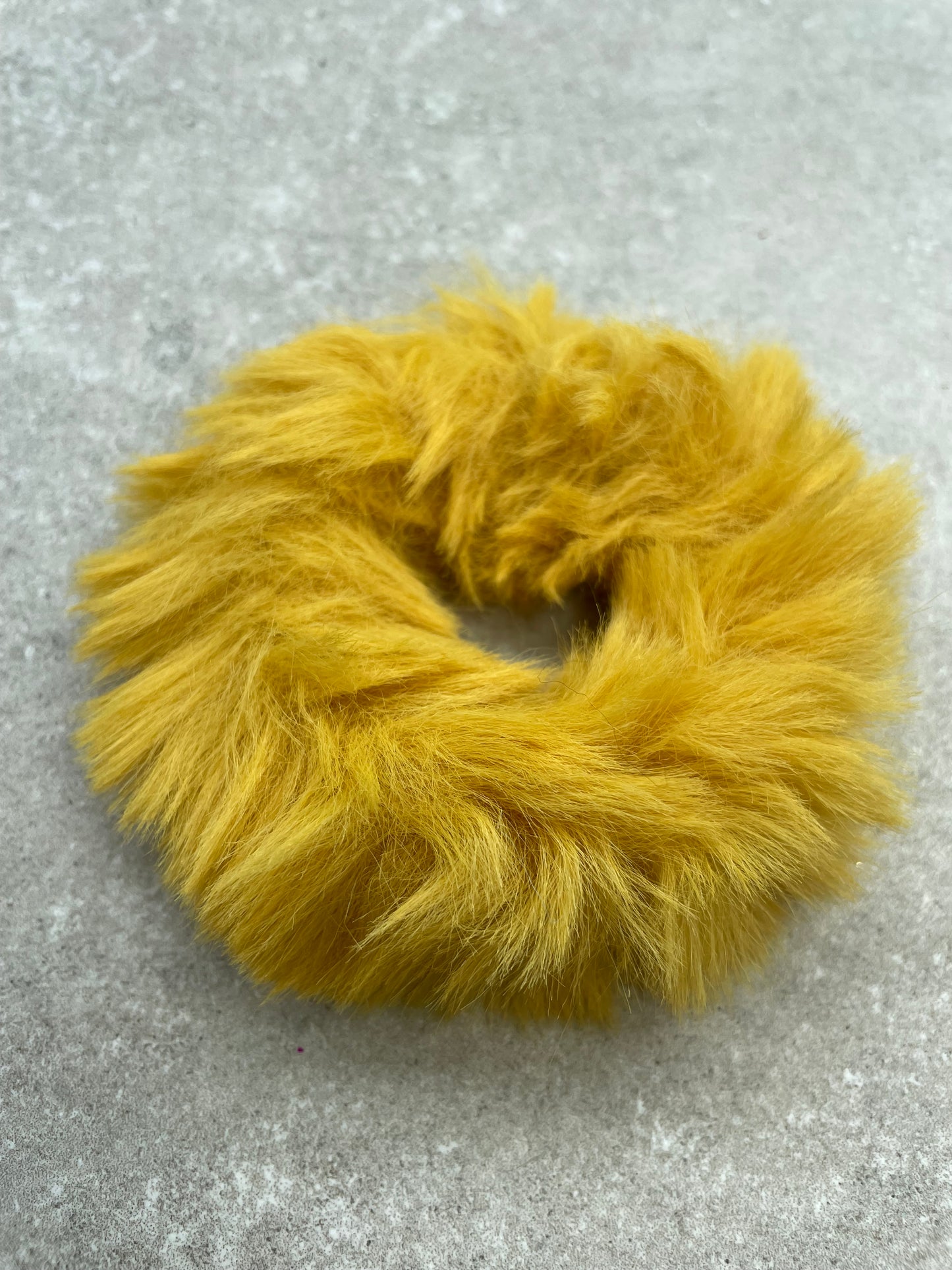 Knotband Fluffy Mosterdgeel