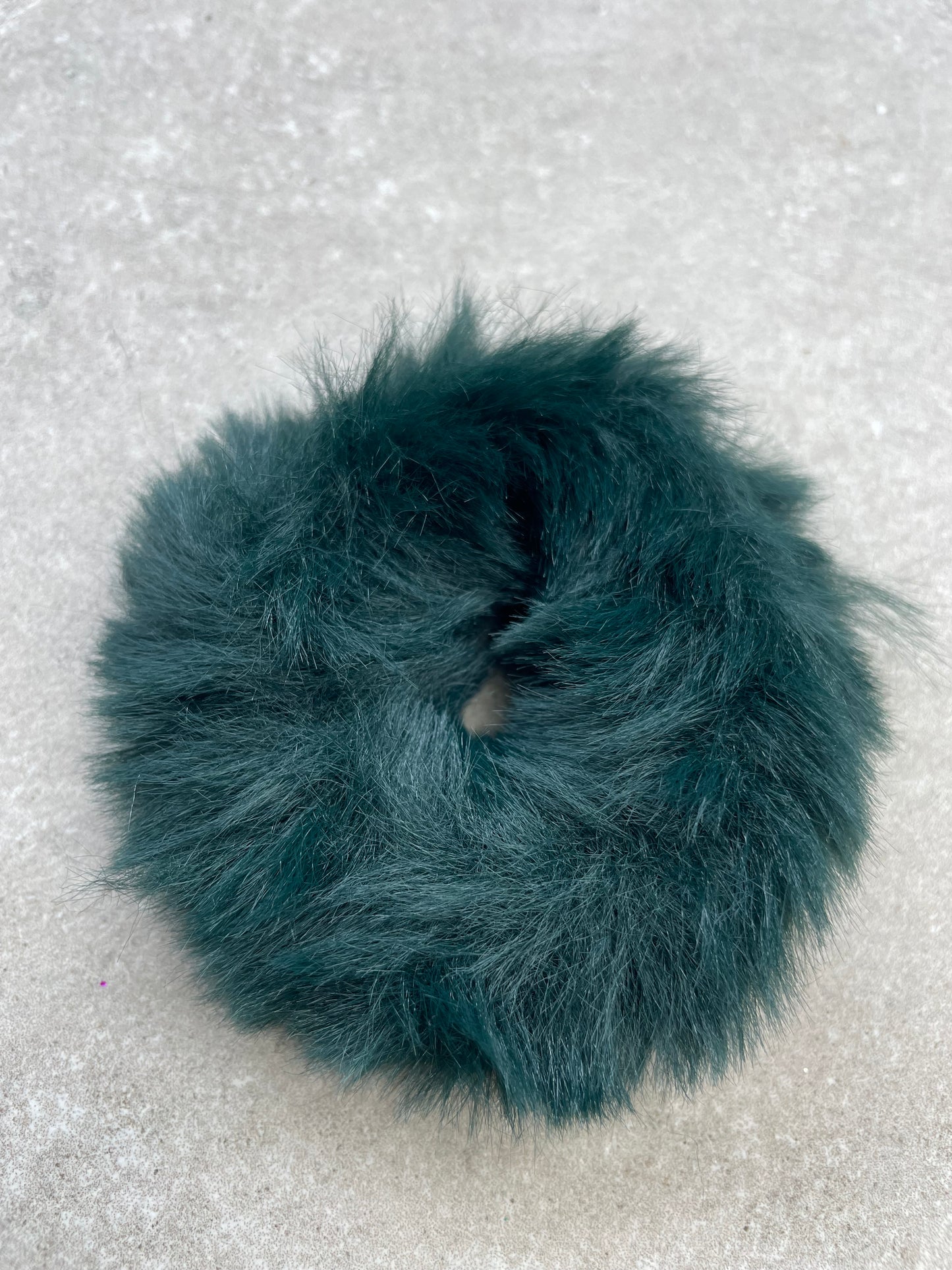 Knotband Fluffy Donkergroen