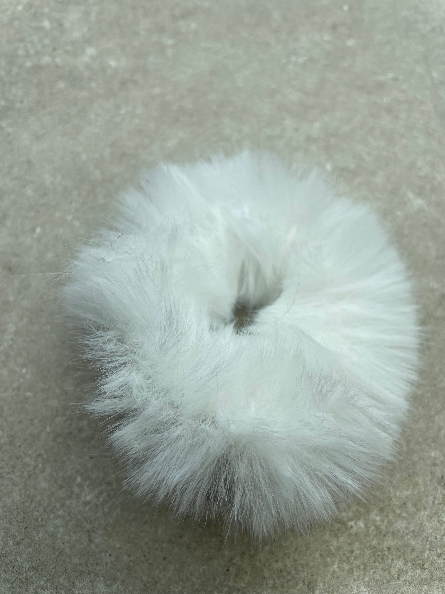 Knotband Fluffy Wit