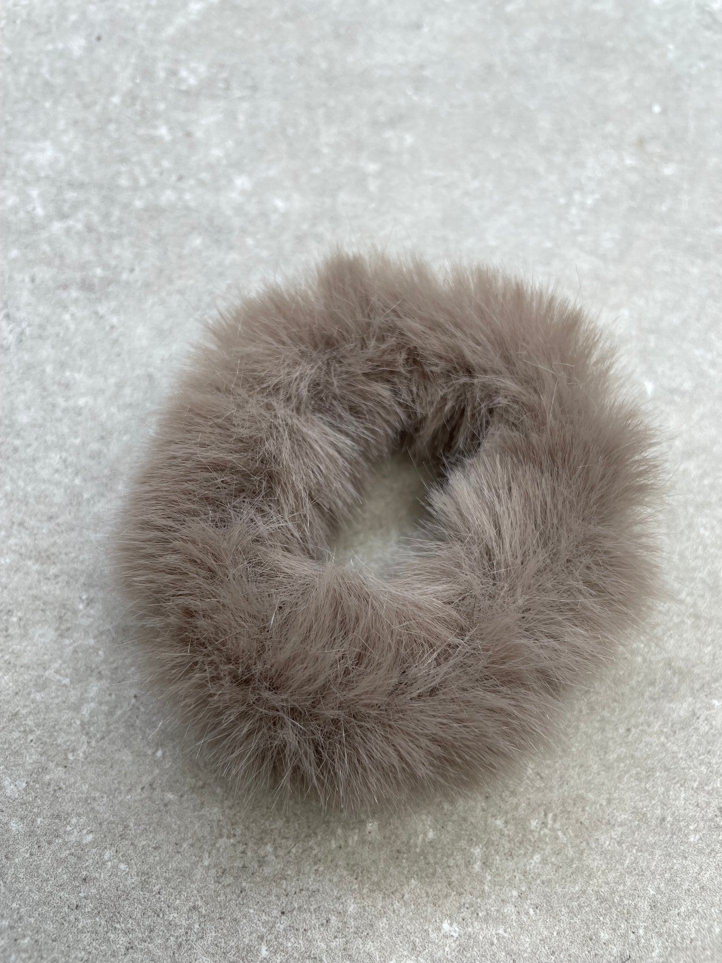 Knotband Fluffy Taupe