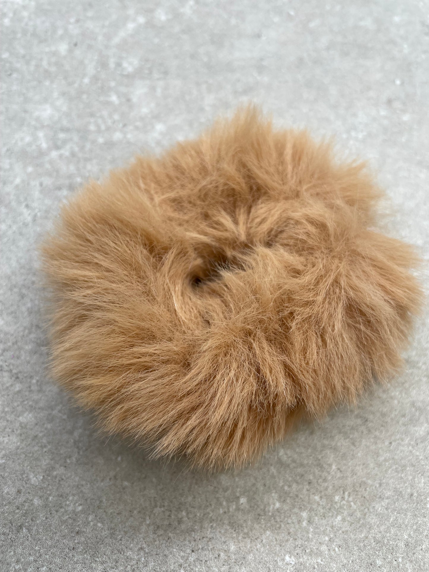 Knotband Fluffy Lichtbruin