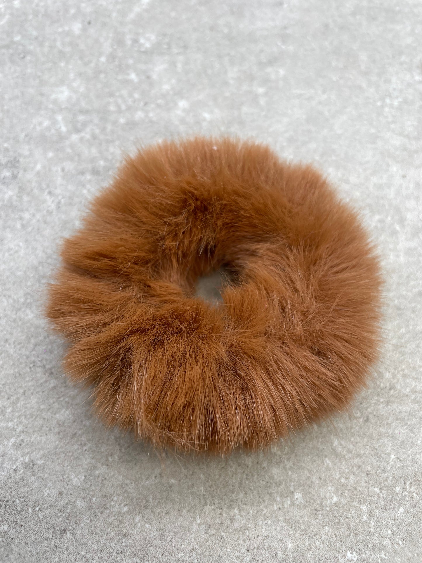 Knotband Fluffy Bruin