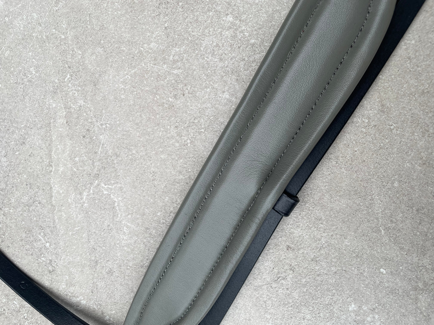 Neusriem Rocktrim Grijs onderlegd, Zilver rocktrim, Lak leer