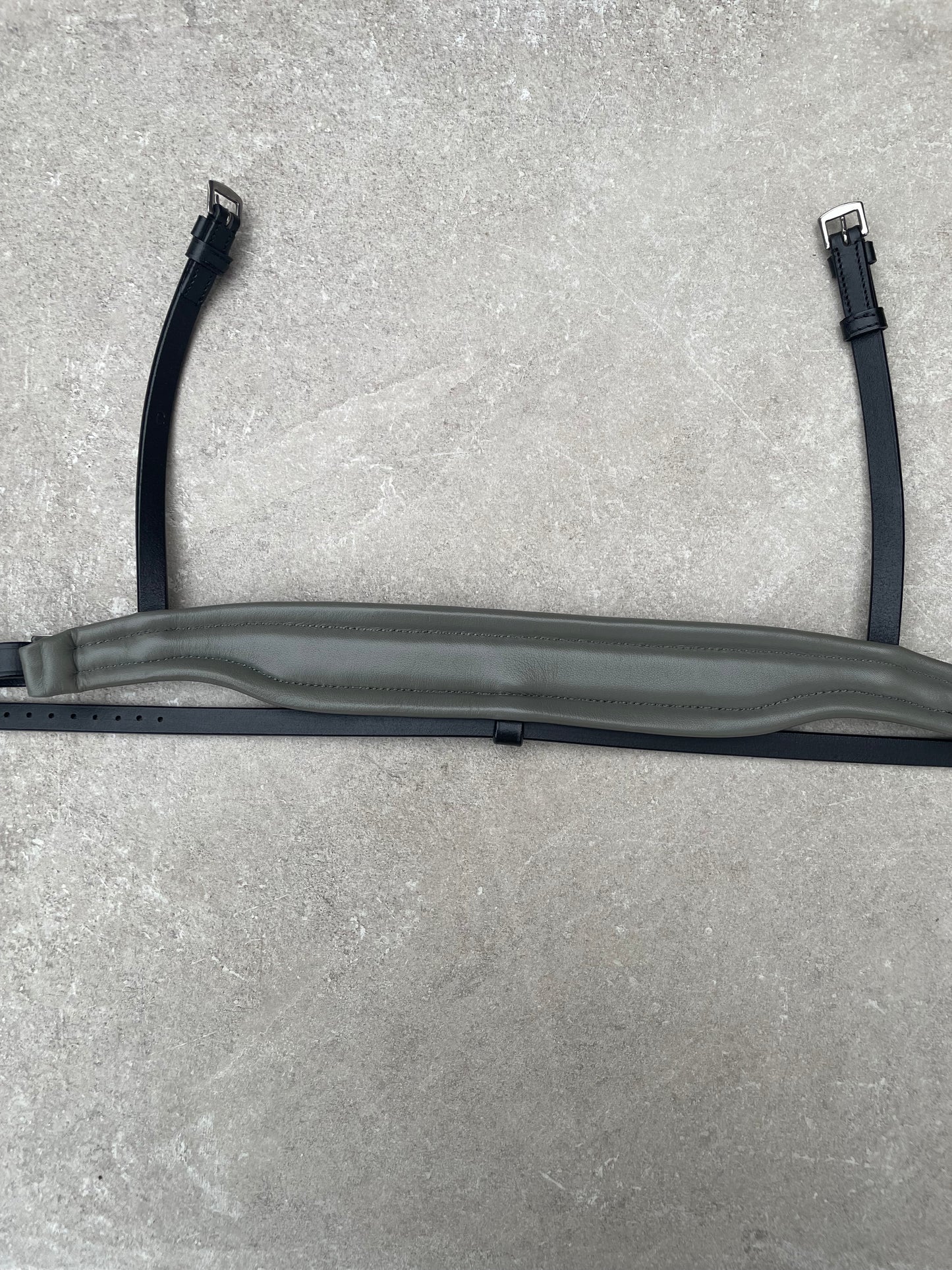 Neusriem Rocktrim Grijs onderlegd, Zilver rocktrim, Lak leer