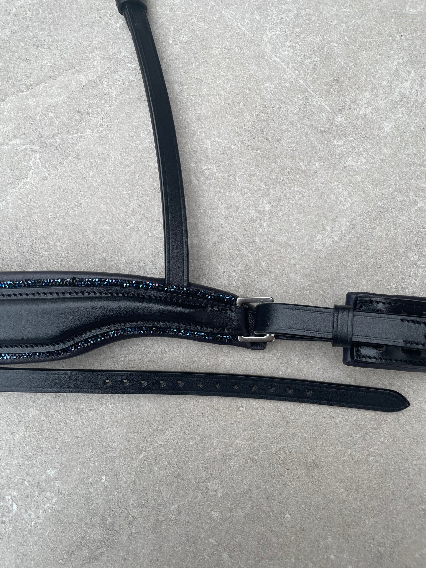 Neusriem Rocktrim Navy onderlegd, Navy rocktrim, Mat leer