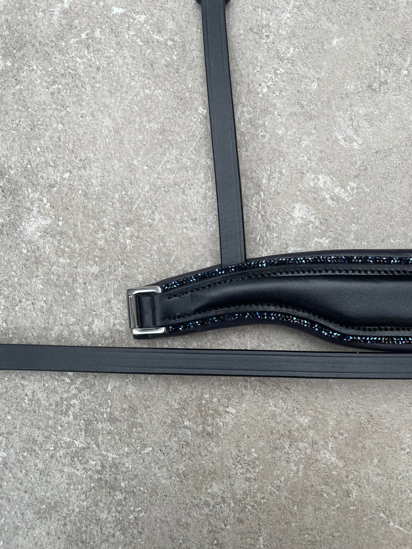 Neusriem Rocktrim Navy onderlegd, Navy rocktrim, Mat leer
