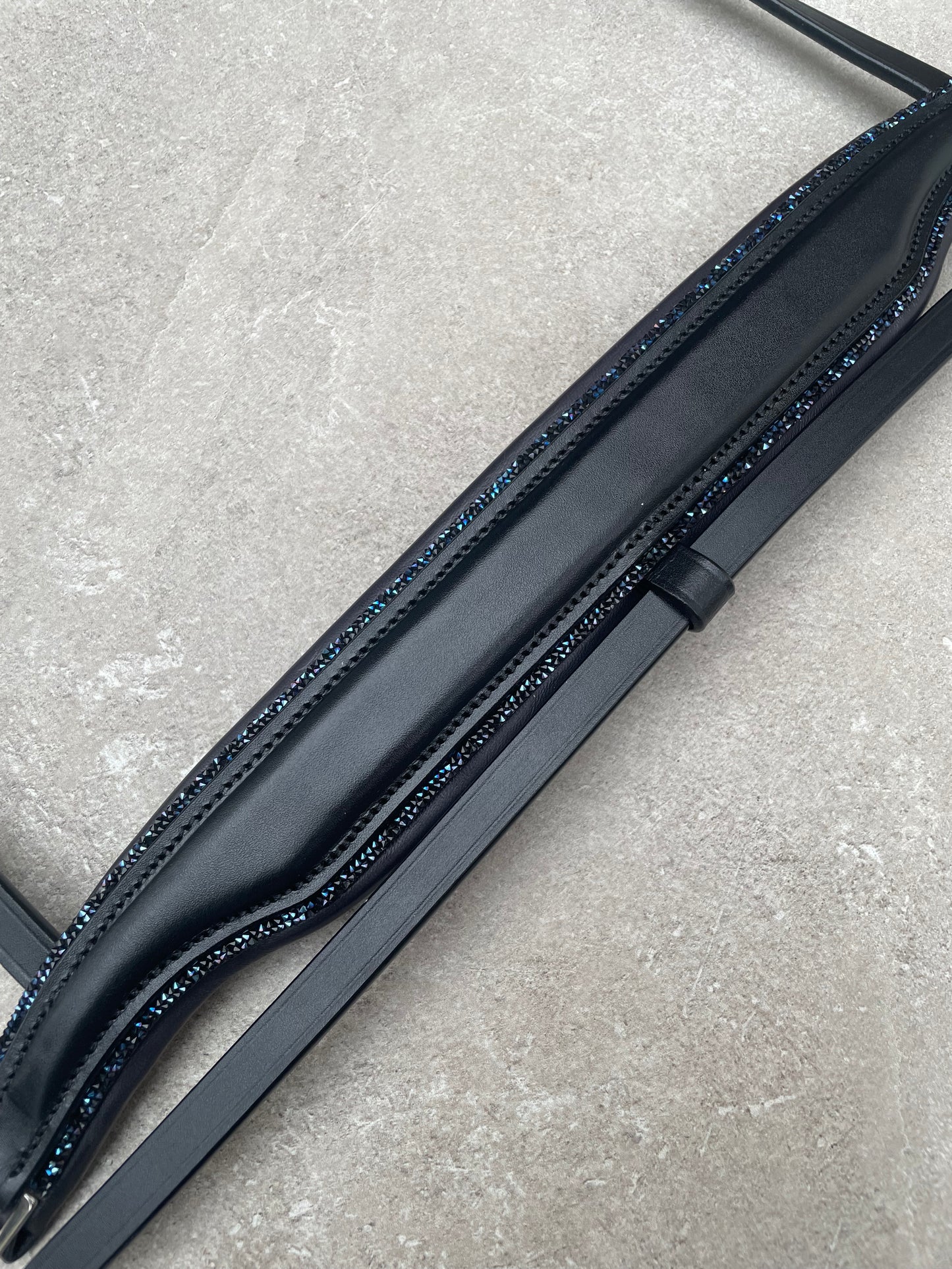 Neusriem Rocktrim Navy onderlegd, Navy rocktrim, Mat leer