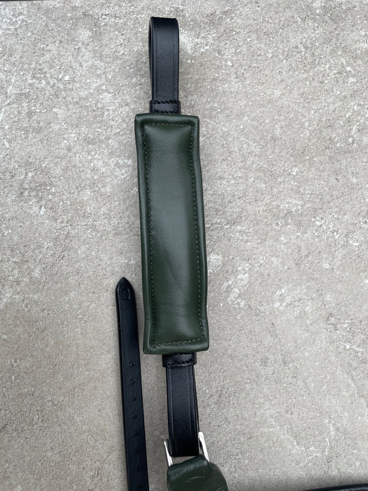 Neusriem Rocktrim Army groen onderlegd, Zwart rocktrim, Mat leer