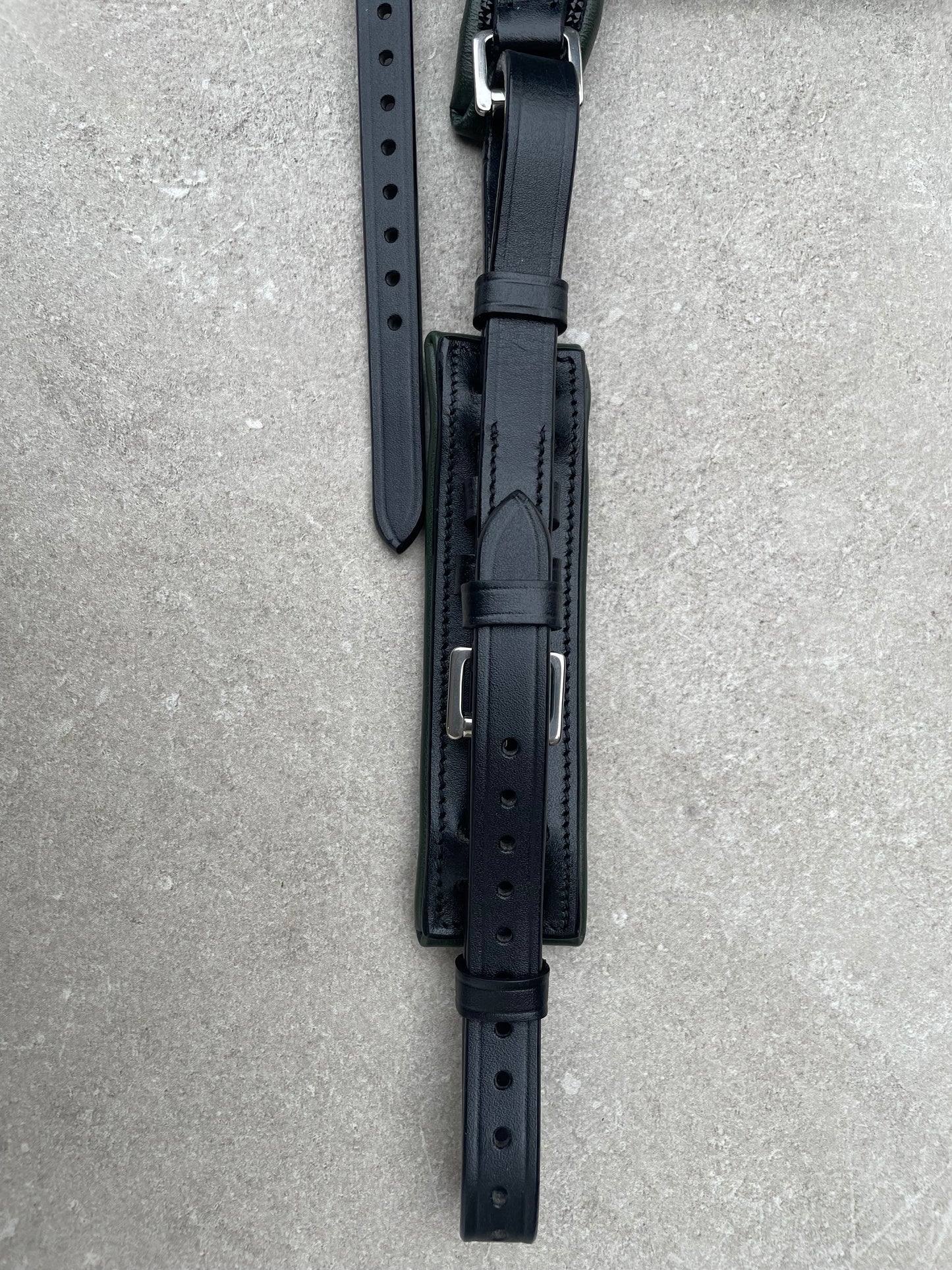 Neusriem Rocktrim Army groen onderlegd, Zwart rocktrim, Mat leer