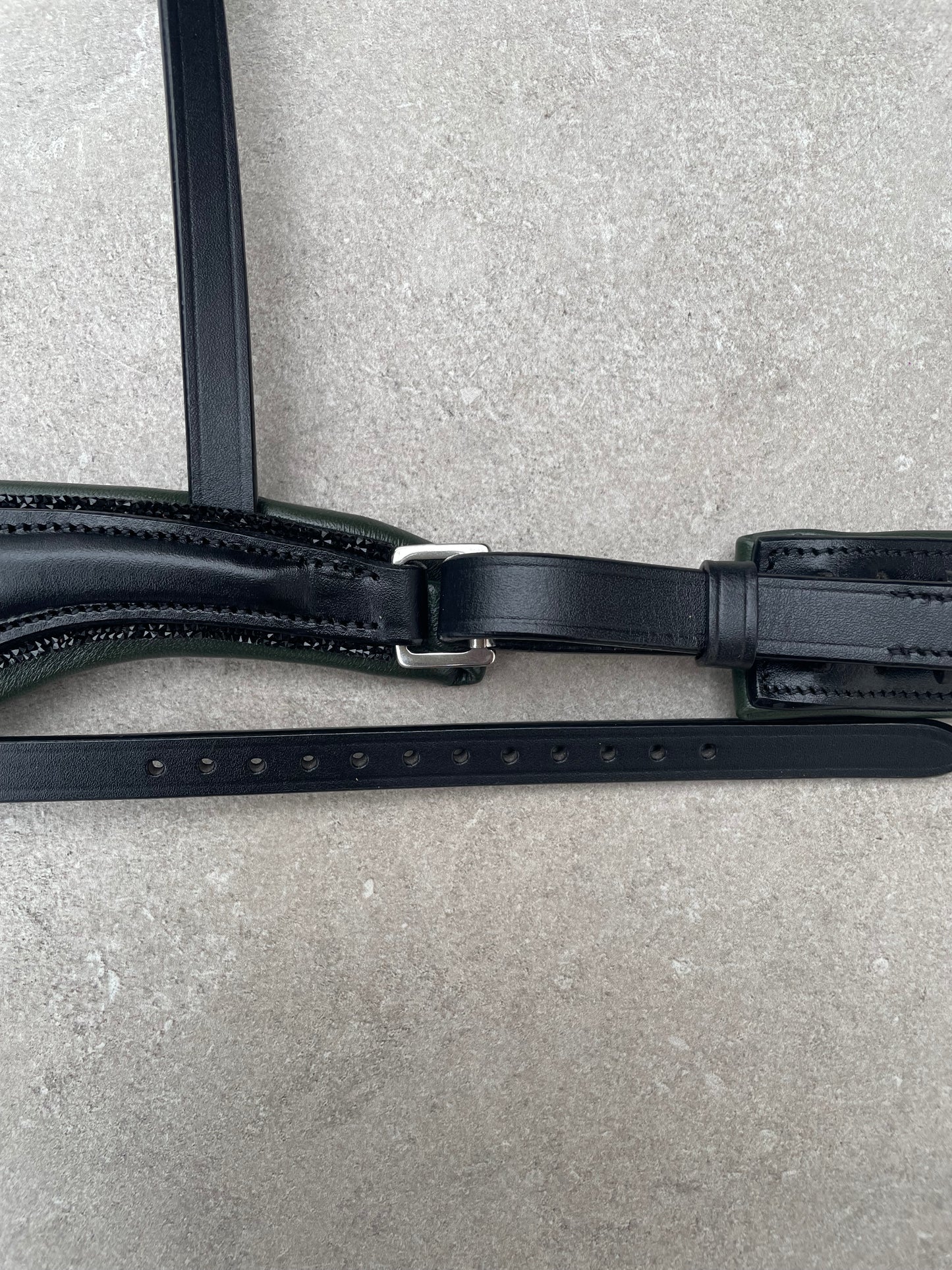 Neusriem Rocktrim Army groen onderlegd, Zwart rocktrim, Mat leer