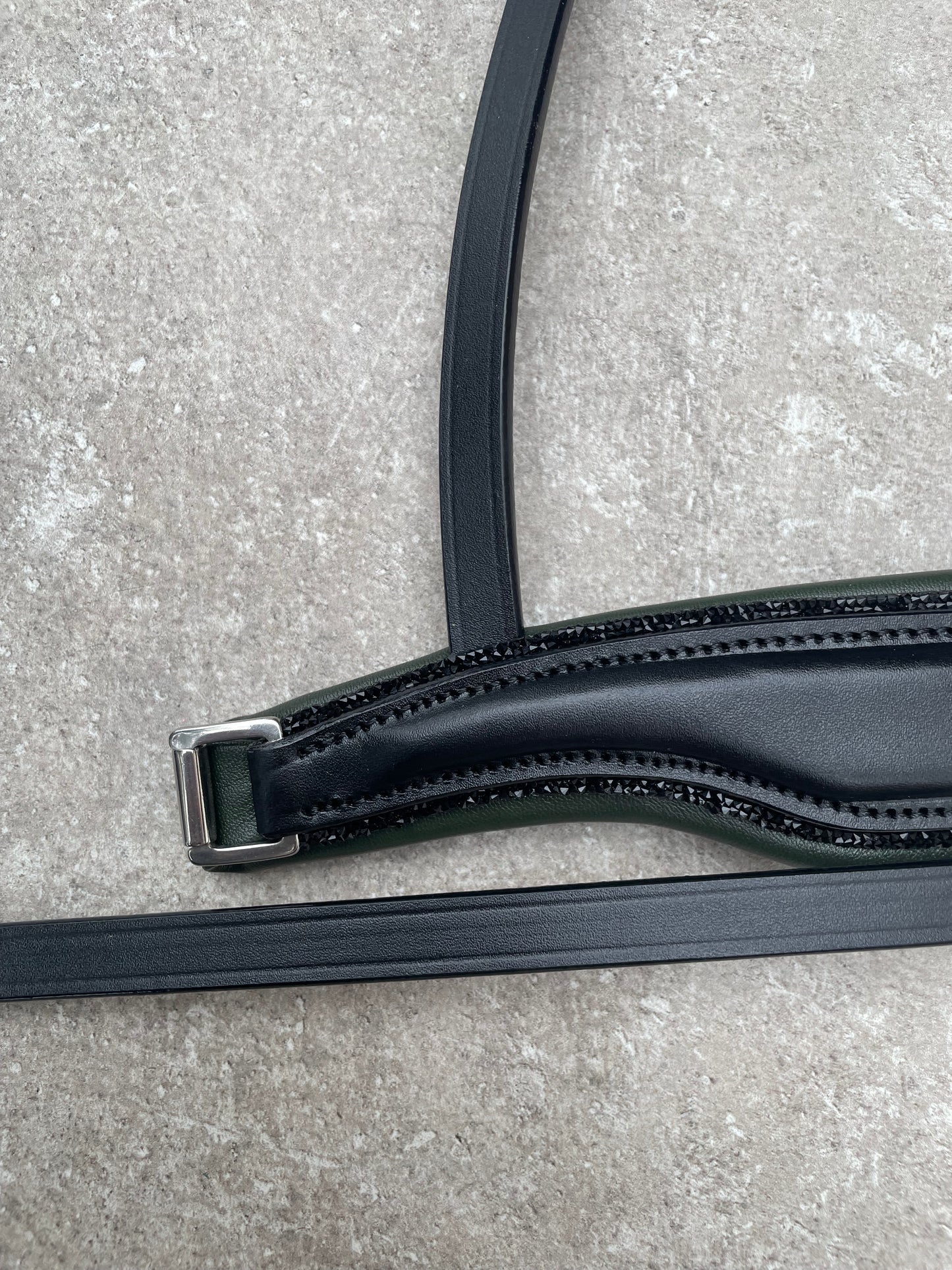Neusriem Rocktrim Army groen onderlegd, Zwart rocktrim, Mat leer