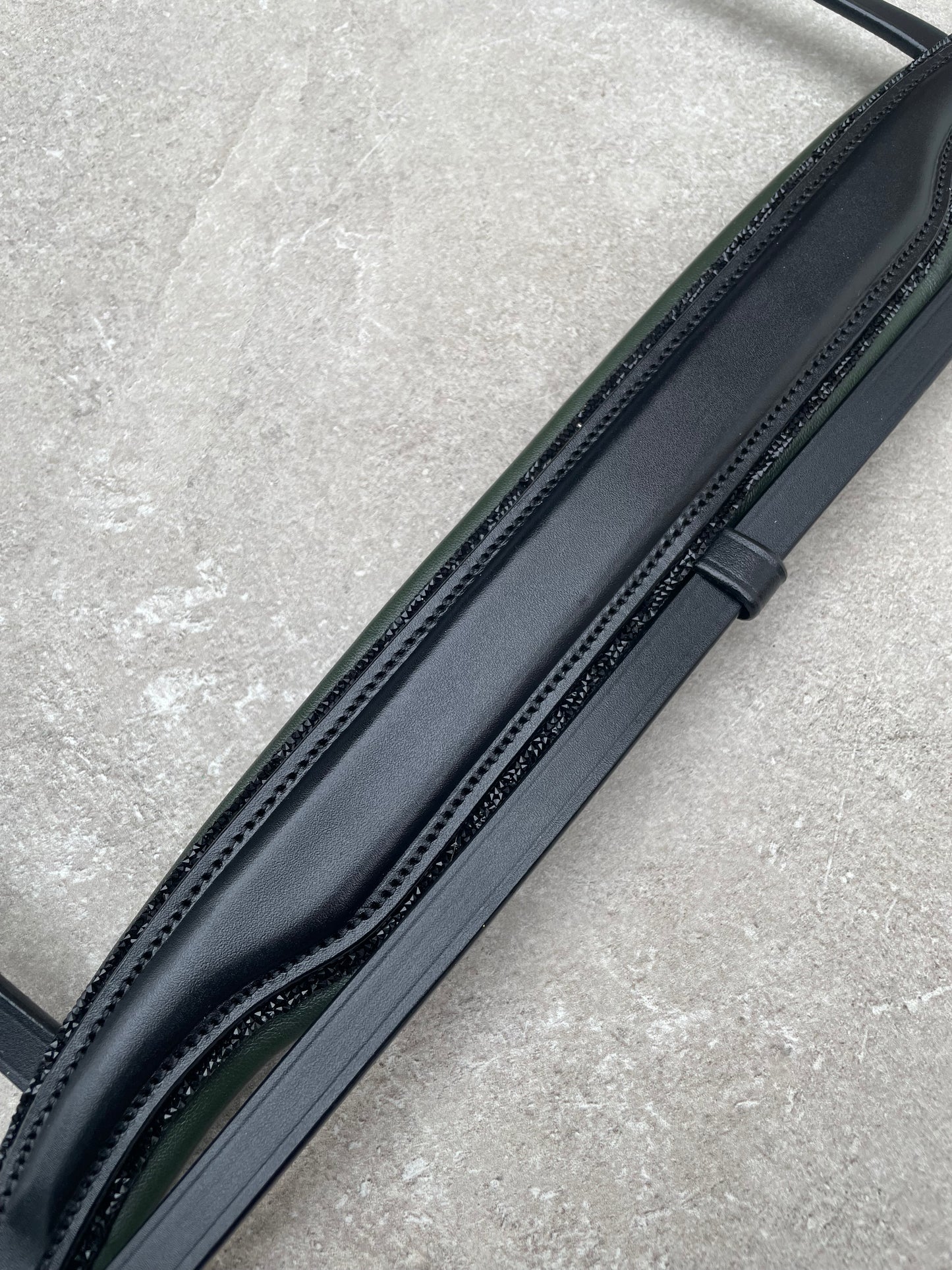 Neusriem Rocktrim Army groen onderlegd, Zwart rocktrim, Mat leer