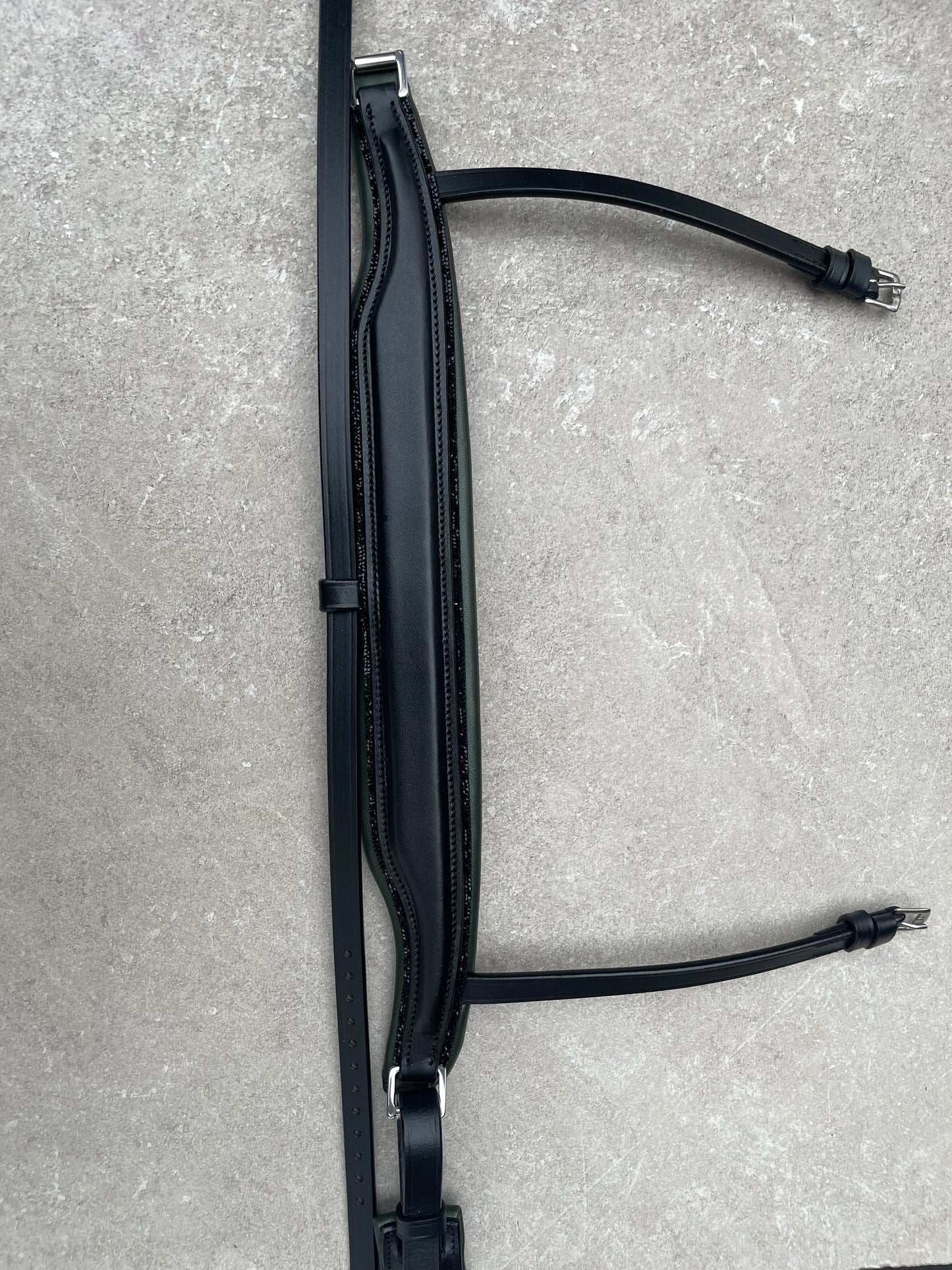 Neusriem Rocktrim Army groen onderlegd, Zwart rocktrim, Mat leer